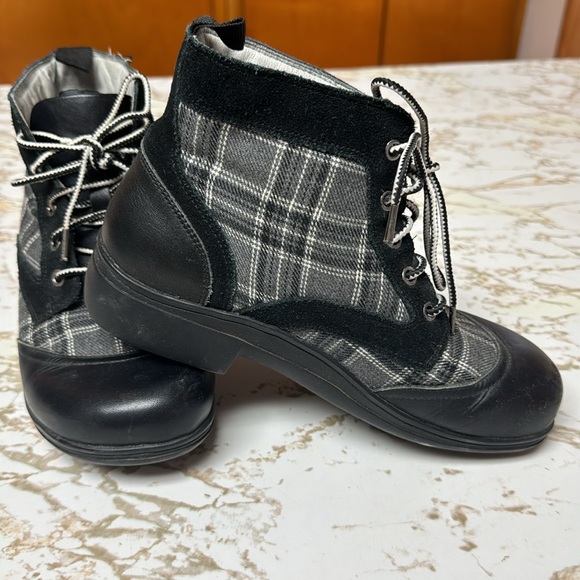 Alegria boots - Picture 2 of 5